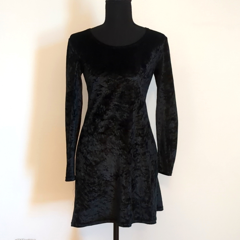 Long sleeve black velvet dress